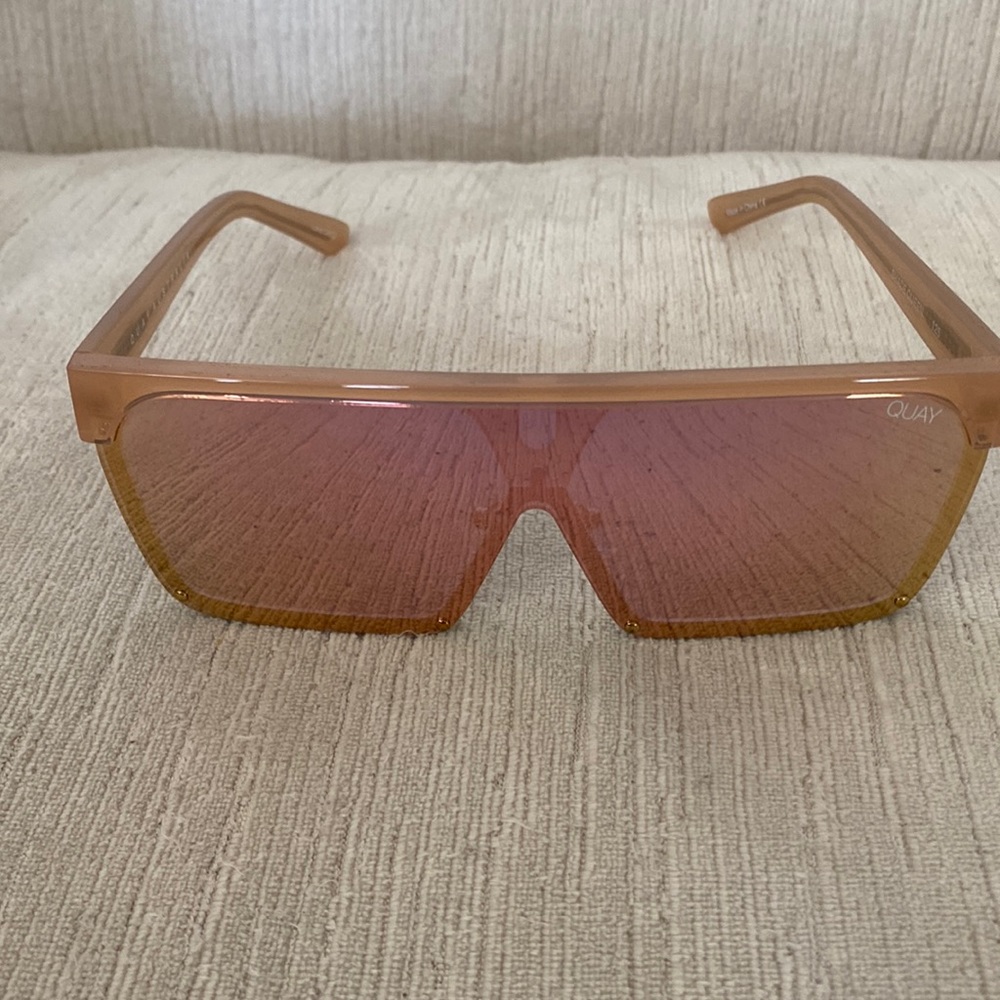 Quay Australia x benefit RARE “Shade Queen” sunglasses